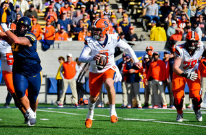 Through a heavy dosage of the run game and a successful quick passing attack, Syracuse got out to a 27-7 halftime lead over Cal. The Orange’s  offense lifted them to a 33-25 road victory.