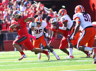 Rutgers quarterback Gary Nova scrambles away from Syracuse defenders.