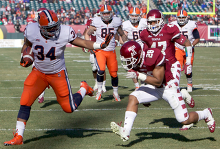 Adonis Ameen-Moore avoids a defender on the way to an 18-yard touchdown run.